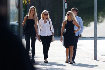 Familiares de Caritina Goyanes llegan al tanatorio de Tres Cantos donde se celebr車 el funeral por Caritina Goyanes.