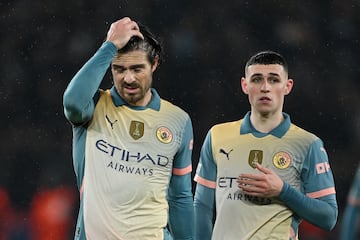 El futbolista ingl¨¦s baj¨® su nivel de juego en general. Tras su gran nivel en 2023, clave en los t¨ªtulos de aquel Manchester City que consigui¨® el triplete (Premier, FA Cup y Champions) su nivel de juego ha ido decreciendo y su particpaci¨®n de la misma manera. Doku y Savinho le quitaron muchos minutos y Grealish no ha podido aprovechar los minutos que tuvo esta temporada.