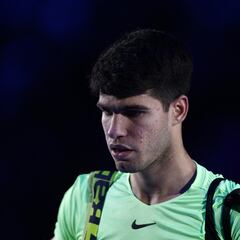 Zverev le amarga a Alcaraz el debut en las ATP Finals