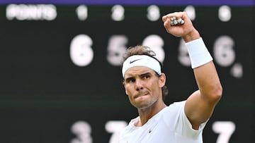 Rafa Nadal jug¨® con dolor en el abdomen ante el tenista estadounidense Taylor Fritz.
