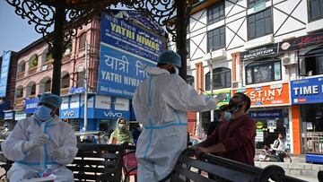 A medical worker collects a swab sample from a man for a Rapid Antigen Test (RAT) for the Covid-19 coronavirus, in Srinagar on October 1, 2020. (Photo by TAUSEEF MUSTAFA / AFP)