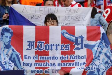 Los aficionados rojiblancos se volcaron con Fernando Torres.