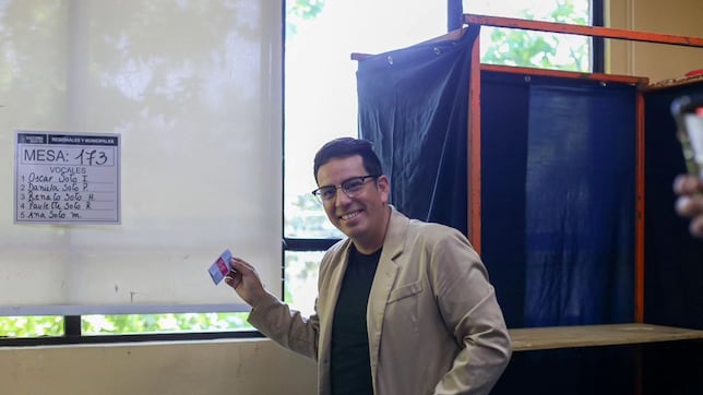 Quien es Matías Toledo, el gran rival de Karla Rubilar en Puente Alto y revelación de las Elecciones Chile 2024