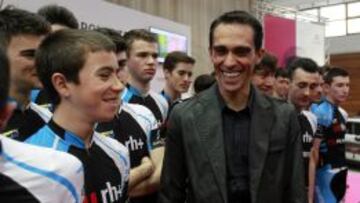 Alberto Contador presentó los dos equipos de la fundación que lleva su nombre.