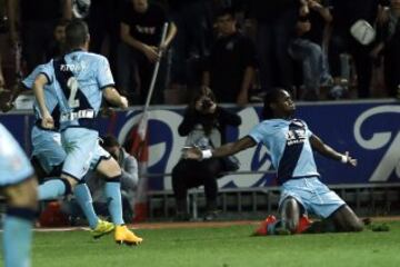 0-1. Manucho celebra el primer tanto.