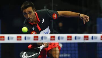 Fernando Belastegu&iacute;n, durante un partido del World Padel Tour.