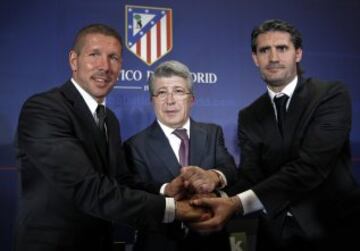 El 23 de diciembre de 2011 el Atlético anunció la llegada de Simeone. Llegó a un club que estaba de nuevo en horas bajas. Su primer partido fue el 7 de enero de 2012 ante el Málaga. El Atlético empató a cero y desde un principio se pudo ver lo que sería el Cholo como entrenador: líneas muy juntas, solidez defensiva y solidaridad, mucha solidaridad. Para el Cholo era primordial no perder ese primer encuentro y ganar tiempo para trabajar con sus futbolistas. El Atlético finalizó la temporada 2011-12 en quinta posición, con 56 puntos. El Málaga fue cuarto, con 58. Cerezo y Caminero apostaron y acertaron con un entrenador que traería de nuevo la gloria y la pasión al Atlético.