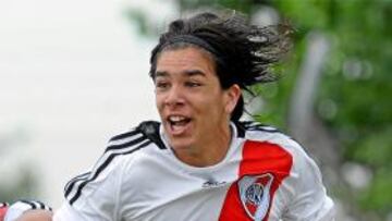 El hijo de Simeone firma un contrato millonario con River