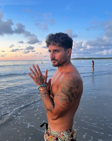 Todo protagonista necesita un antagonista y Manuel ha sido el ideal. Su experiencia en otras ediciones y en ‘Gran Hermano’ (lo lleva hasta tatuado) le hace ser previsible para todos menos para sus compañeras de villa. Y, por qué no decirlo, le da una auténtica clase a Montoya sobre cómo gestionar los nervios mientras el sevillano estaba desbocado gritándole ‘celador’. Maestro de las cuentas atrás, se ha ganado el honor de ser galardonado como ‘Tentador VIP vitalicio’ después de rechazar a Anita con un doloroso: “No es un adiós, es un hasta luego”. Más viejo que el ‘no eres tú, soy yo”.