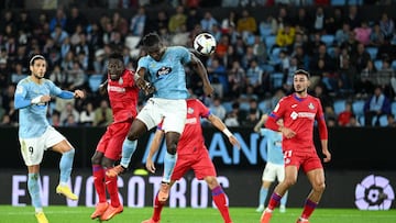 Aidoo supera a Djené para empatar el partido del lunes ante la mirada de Iglesias.