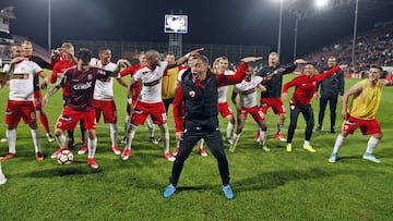 La historia de c車mo unos 'h谷roes' del pueblo intentan salvar al legendario Dinamo de Bucarest