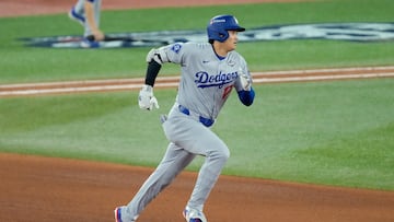 The Toronto Blue Jays drew first blood in the Fall Classic, beating the Dodgers 4-11 in front of a home crowd to record their first World Series game since 1993.