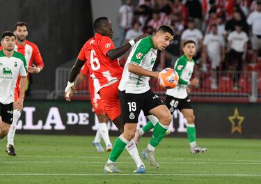 Aprobados y suspensos del Almería: solidez, rabia y pólvora