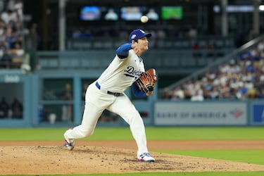 Who is singing the national anthem for Game 1 at the 2025 World Series?