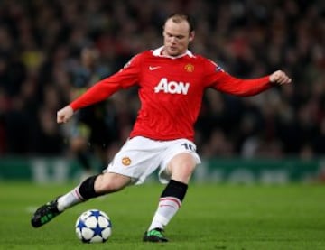 El 1 de febrero de 2011 Wayne Rooney marcó contra el Aston Villa el gol número 800 en Old Trafford. 
