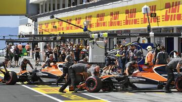 Stoffel Vandoorne y Fernando Alonso durante el Gran Premio de Hungría 2017