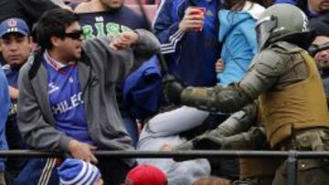 Hinchas azules provocaron problemas en Chillán.