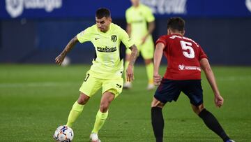 PAMPLONA, SPAIN - OCTOBER 31: Angel Correa of Atletico de Madrid takes on David Garcia of CA Osasuna during the La Liga Santander match between C.A. Osasuna and Atletico de Madrid at Estadio El Sadar on October 31, 2020 in Pamplona, Spain. Sporting stadiu