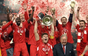 Aquella noche, conocida como 'el milagro de Estambul' nos regaló una de las finales más emocionantes en la historia del certamen. Los Reds se impusieron al Milán en tanda de penales.
