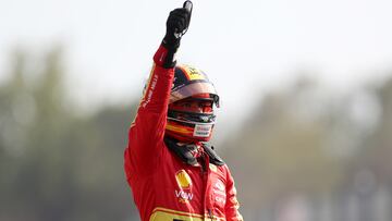 Alegr¨ªa del piloto de Ferrari, Carlos Sainz, tras conseguir la pole en el Gran Premio de Italia de F¨®rmula 1 disputado en el circuito de Monza.