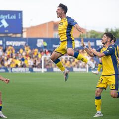 Chiki deja al Alcorcón a un paso del ascenso a Segunda