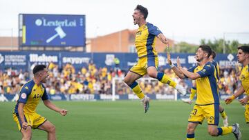 El Alcorcón celebra el gol de Chiki que les clasifica para la final del playoff.