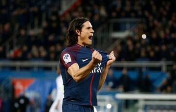 Paris Saint-Germain's Uruguayan forward Edinson Cavani celebrates.