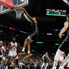 Naufragio de los Spurs, luces y sombras de Wembanyama