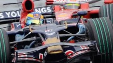 <b>SANCIÓN.</b> La maniobra entre Bourdais y Massa provocó que el francés fuera penalizado con 25 segundos.