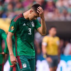 César Montes, relegado y en el descenso con el Almería