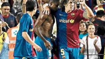 <b>DECISIVO. </b>Samuel Etoo, otra vez letal para el Barça, celebra el gol de la victoria con el capitán Puyol.