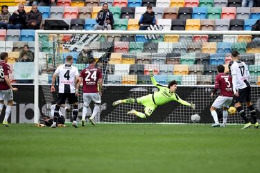 Guillermo Ochoa está a un juego de los 300 partidos en Europa