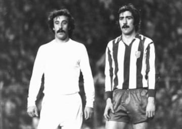 Vicente del Bosque junto al jugador del Atlético de Madrid Juan Carlos Arteche. 
Jugó en el Plus Ultra (actual Real Madrid Castilla) de 1968-1970. Tras unos años cedido en el Castellón y en el Córdoba volvió a las filas ya del Real Madrid, en donde estuvo de 1973-1984.  
