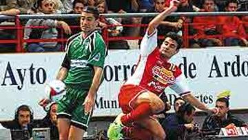 <b>ESPECTÁCULO.</B> Obeta le hizo dos goles a su ex equipo Interviú.