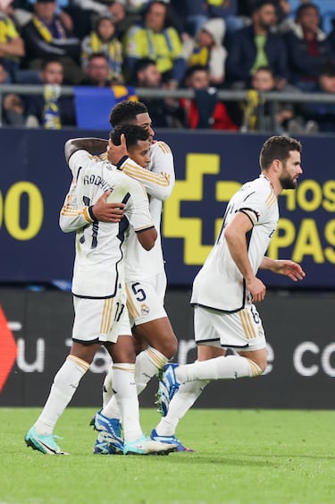 Los jugadores del Real Madrid celebran el 0-3 de Jude Bellingham al Cádiz. 