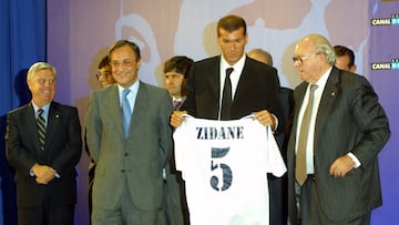 FUTBOL01/02 09-07-01 PRESENTACION DE ZINEDINE ZIDANE FOTO DAVID LOPEZ
PUBLICADA 15/07/01 NA05 5COL