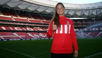 Deyna Castellanos, jugadora del Atlético, posa en el Wanda Metropolitano.