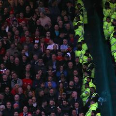 El United expulsó a un fan del estadio por insultos racistas