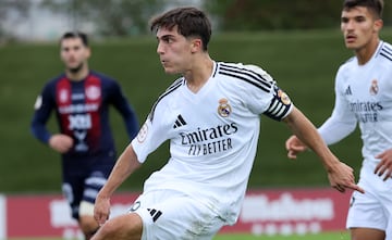 Manuel Ángel, en acción contra el Yeclano.