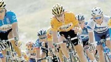 <b>MÁS LEÑA PARA LANCE.</b> Armstrong (en el centro) tendrá aún más oposición de los españoles en el próximo Tour de Francia.