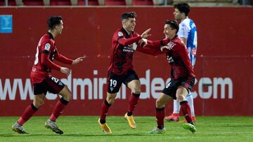 Simón Moreno celebra el segundo gol del Mirandés ante el Espanyol.