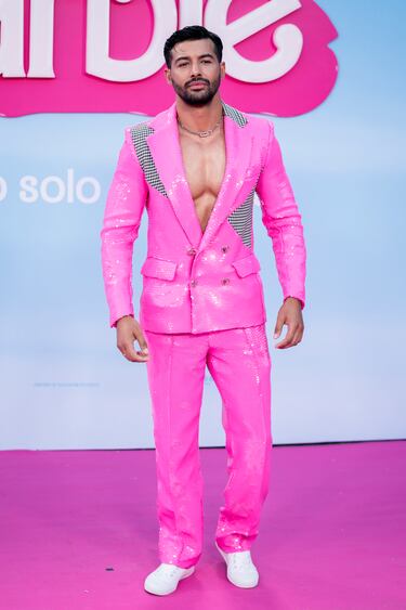 Jorge González posa en la alfombra rosa por el pase especial de la película ‘Barbie’ en el Gran Teatro CaixaBank.   
 
 