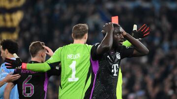 Bayern Munich's French defender #02 Dayot Upamecano (R) reacts after he received a red card from French referee Francois Letexier during the UEFA Champions League last 16 first leg between Lazio and Bayern Munich at the Olympic stadium on February 14, 2024 in Rome. (Photo by Alberto PIZZOLI / AFP)