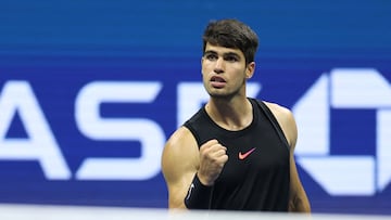 Carlos Alcaraz celebra un punto contra Li Tu en el US Open.