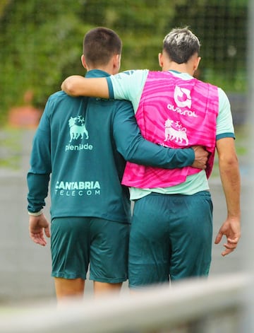 Arana abandonó el entrenamiento por Fran, uno de los fisioterapeutas del primer equipo del Racing.