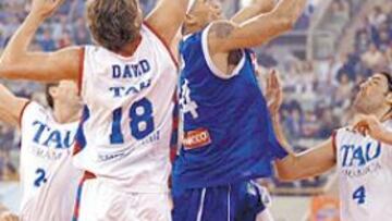 <b>INTENSO. </b>Garcés fue imparable para la defensa del Tau.