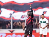 CURITIBA, BRAZIL - MARCH 22: Kevin Viveros of Athletico Paranaense celebrates after scoring the team's second goal during a Brasileirao 2026 match between Athletico Paranaense and Coritiba at Arena da Baixada on March 22, 2026 in Curitiba, Brazil. (Photo by Rodolfo Buhrer/Sports Press Photo/Getty Images)