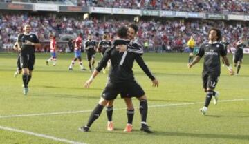 Cristiano Ronaldo celebra con Isco el 0-1.