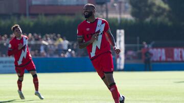 Bebé celebra un gol con el Rayo.