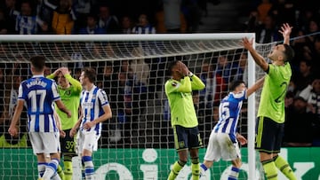 SAN SEBASTIÁN, 03/11/2022.- Los jugadores del Manchester United se lamentan tras una ocasión fallada, durante el partido del grupo E de la Liga Europa ante la Real Sociedad que disputan este jueves en el estadio Reale Arena, en San Sebastián. EFE/Javier Etxezarreta
